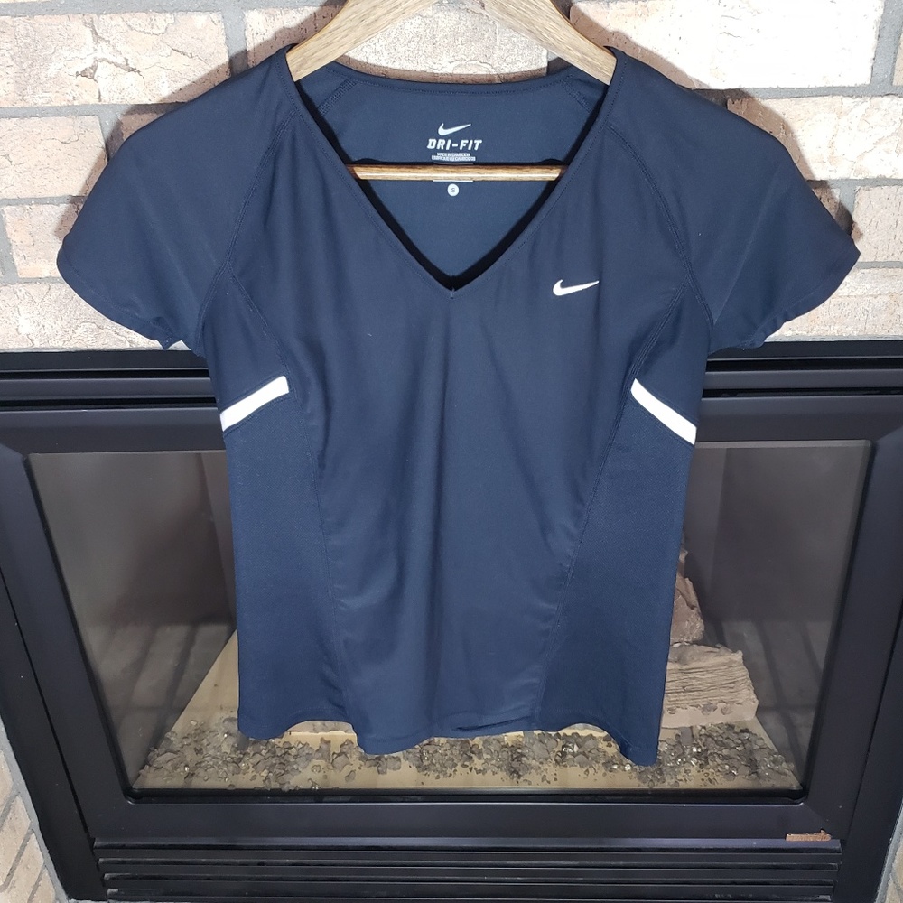 W Small DRI-FIT V-neck